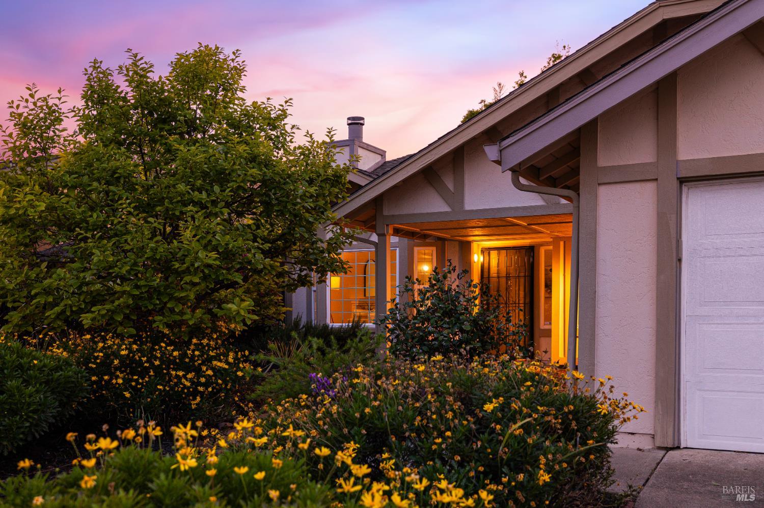 Detail Gallery Image 2 of 47 For 340 Kendrick Ln, Vacaville,  CA 95687 - 3 Beds | 2 Baths