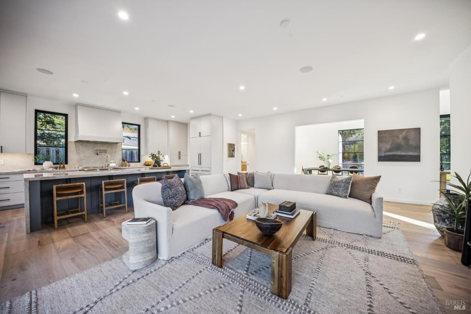 Detail Gallery Image 15 of 76 For 33 Fawn Dr, San Anselmo,  CA 94960 - 5 Beds | 4/1 Baths