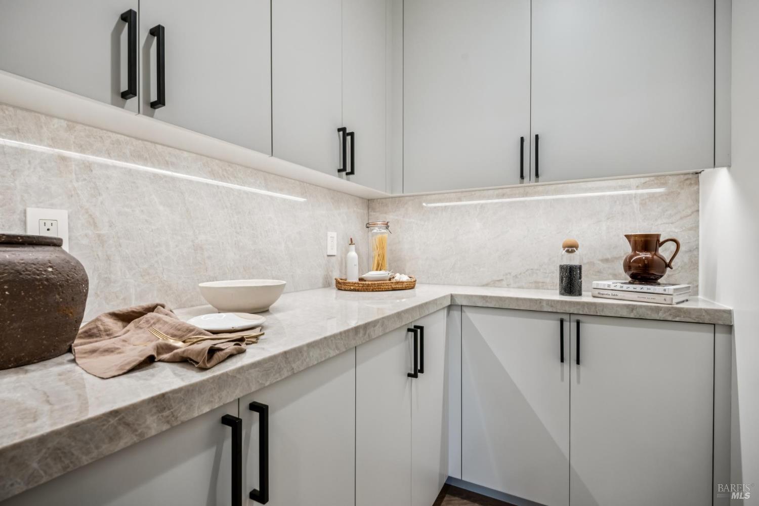 Detail Gallery Image 19 of 76 For 33 Fawn Dr, San Anselmo,  CA 94960 - 5 Beds | 4/1 Baths