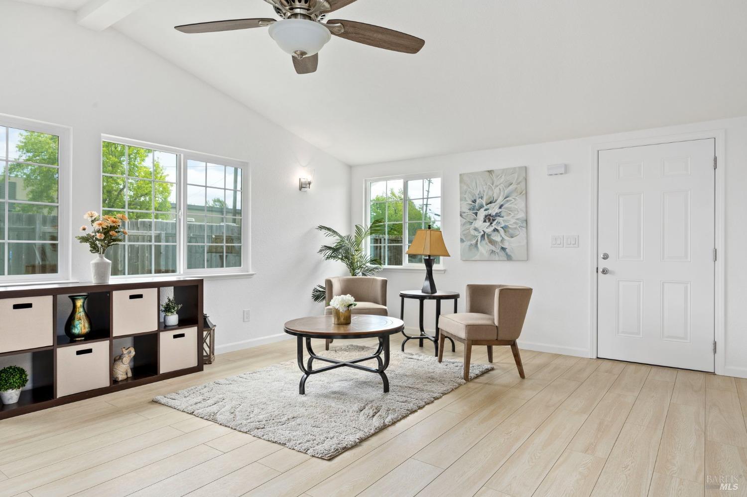 Detail Gallery Image 9 of 41 For 240 Rinaldo Dr, Vallejo,  CA 94589 - 3 Beds | 1 Baths