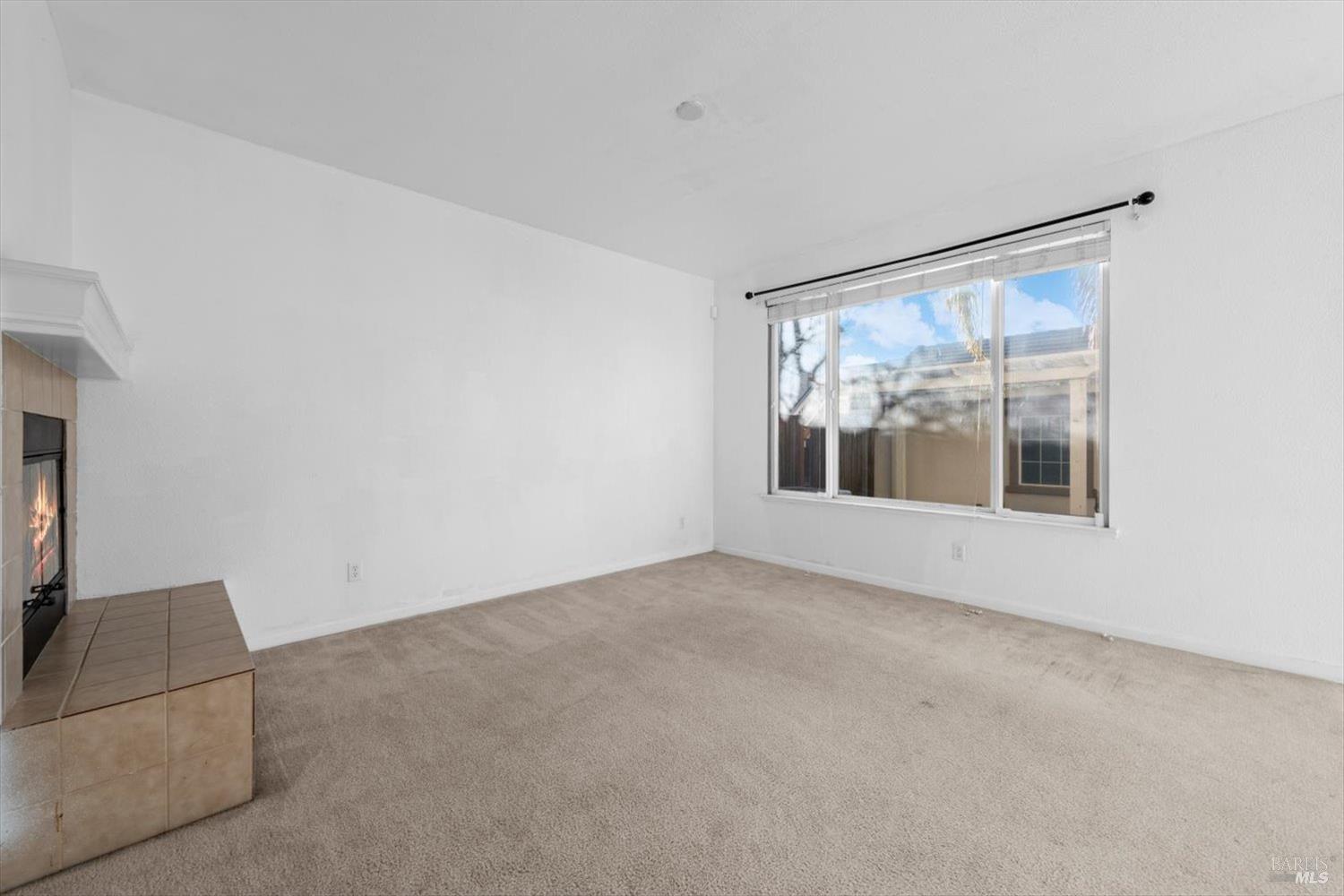 Detail Gallery Image 11 of 47 For 1325 Valley Glen Dr, Dixon,  CA 95620 - 3 Beds | 2/1 Baths