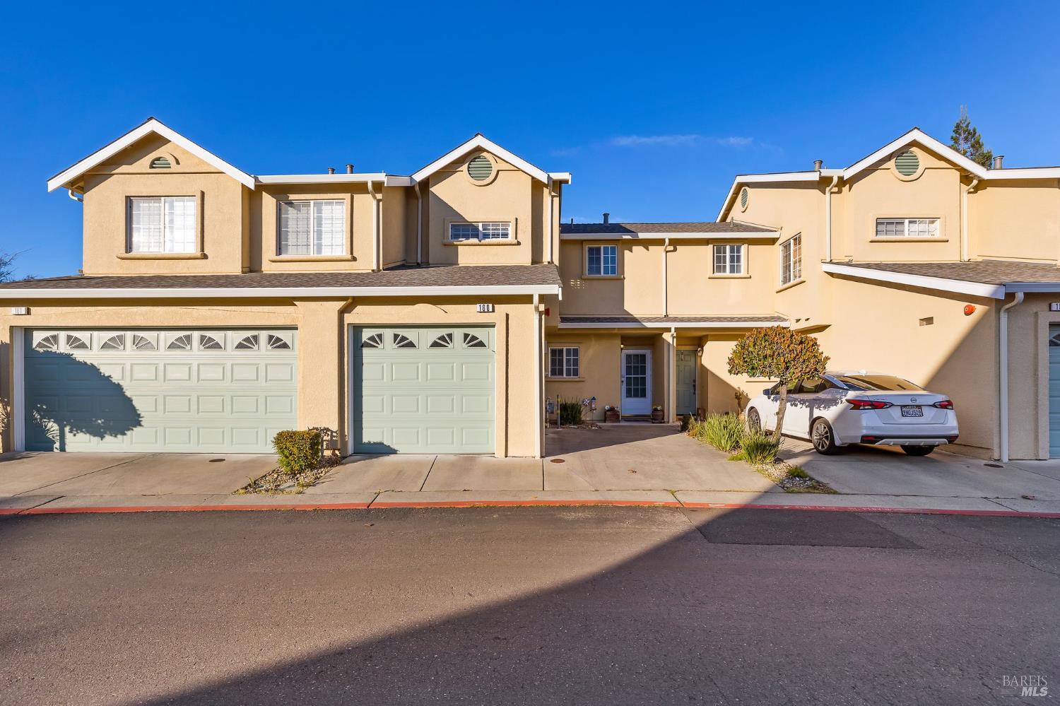 Detail Gallery Image 3 of 45 For 160 Sutherlin Ln, Fairfield,  CA 94534 - 2 Beds | 2/1 Baths