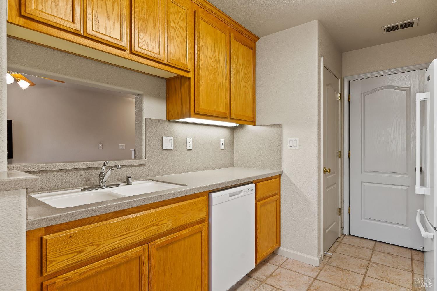 Detail Gallery Image 24 of 45 For 160 Sutherlin Ln, Fairfield,  CA 94534 - 2 Beds | 2/1 Baths