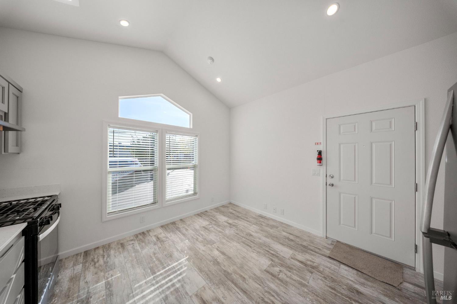 Detail Gallery Image 7 of 15 For 742 Francisco W Blvd B22, San Rafael,  CA 94901 - 1 Beds | 1 Baths