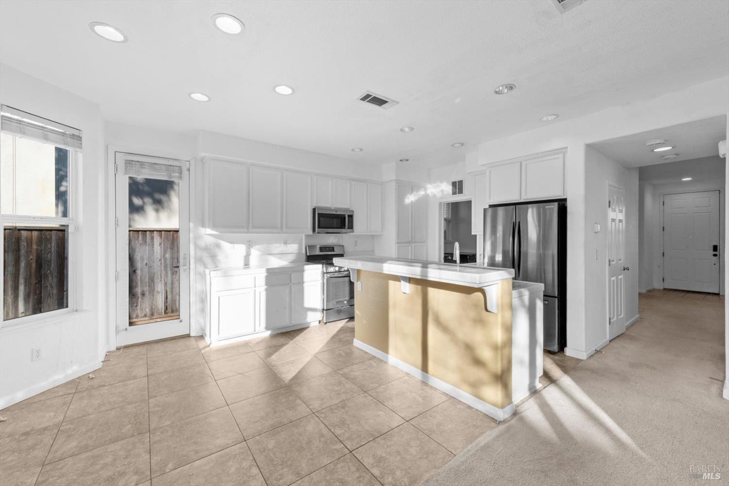 Detail Gallery Image 16 of 47 For 1325 Valley Glen Dr, Dixon,  CA 95620 - 3 Beds | 2/1 Baths