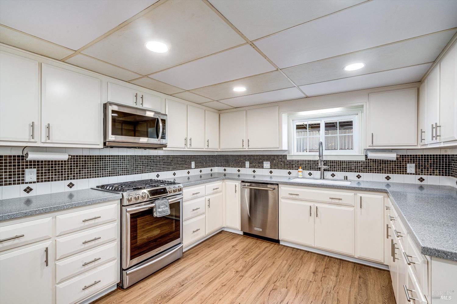 Detail Gallery Image 10 of 35 For 2164 Patton Ave, Napa,  CA 94559 - 4 Beds | 2 Baths