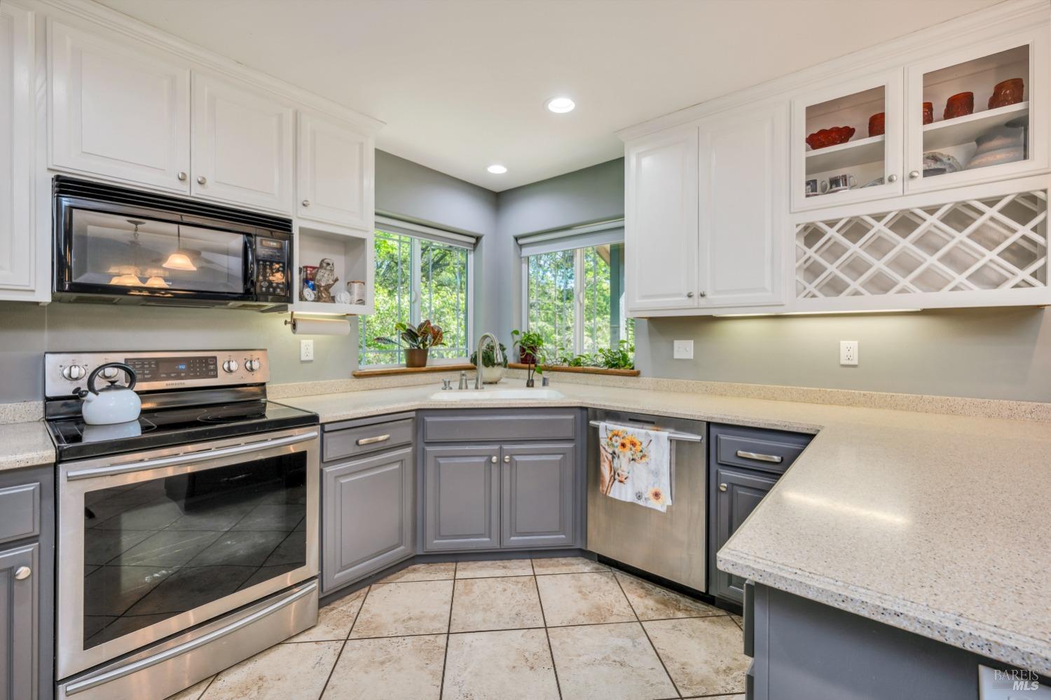 Detail Gallery Image 12 of 51 For 2720 Hartley St, Lakeport,  CA 95453 - 4 Beds | 3/1 Baths