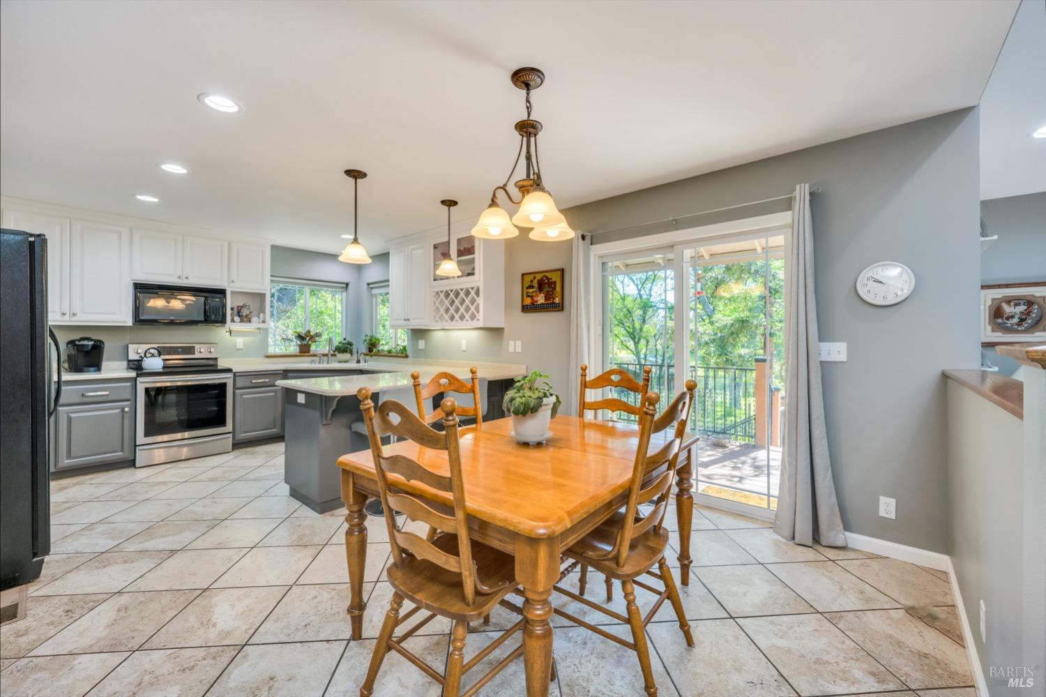 Detail Gallery Image 9 of 51 For 2720 Hartley St, Lakeport,  CA 95453 - 4 Beds | 3/1 Baths