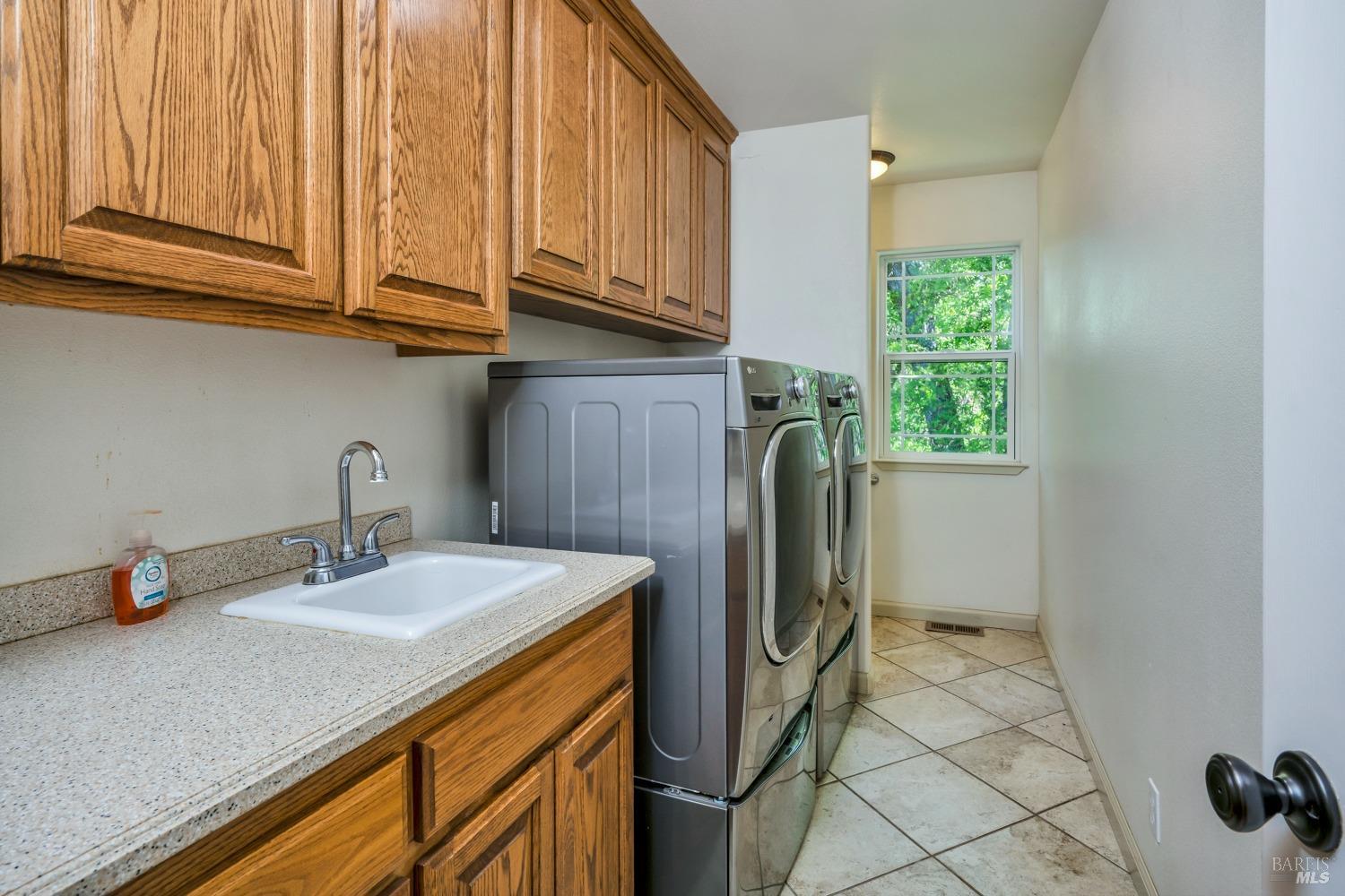 Detail Gallery Image 14 of 51 For 2720 Hartley St, Lakeport,  CA 95453 - 4 Beds | 3/1 Baths