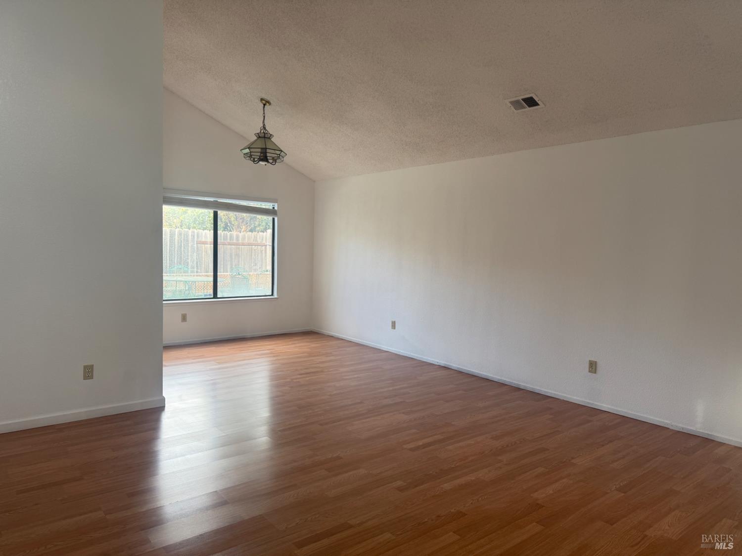 Detail Gallery Image 3 of 15 For 290 Kent Pl, American Canyon,  CA 94503 - 4 Beds | 2/1 Baths