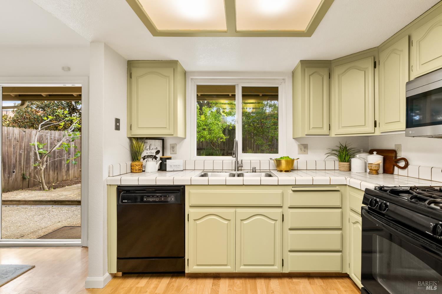 Detail Gallery Image 25 of 47 For 340 Kendrick Ln, Vacaville,  CA 95687 - 3 Beds | 2 Baths