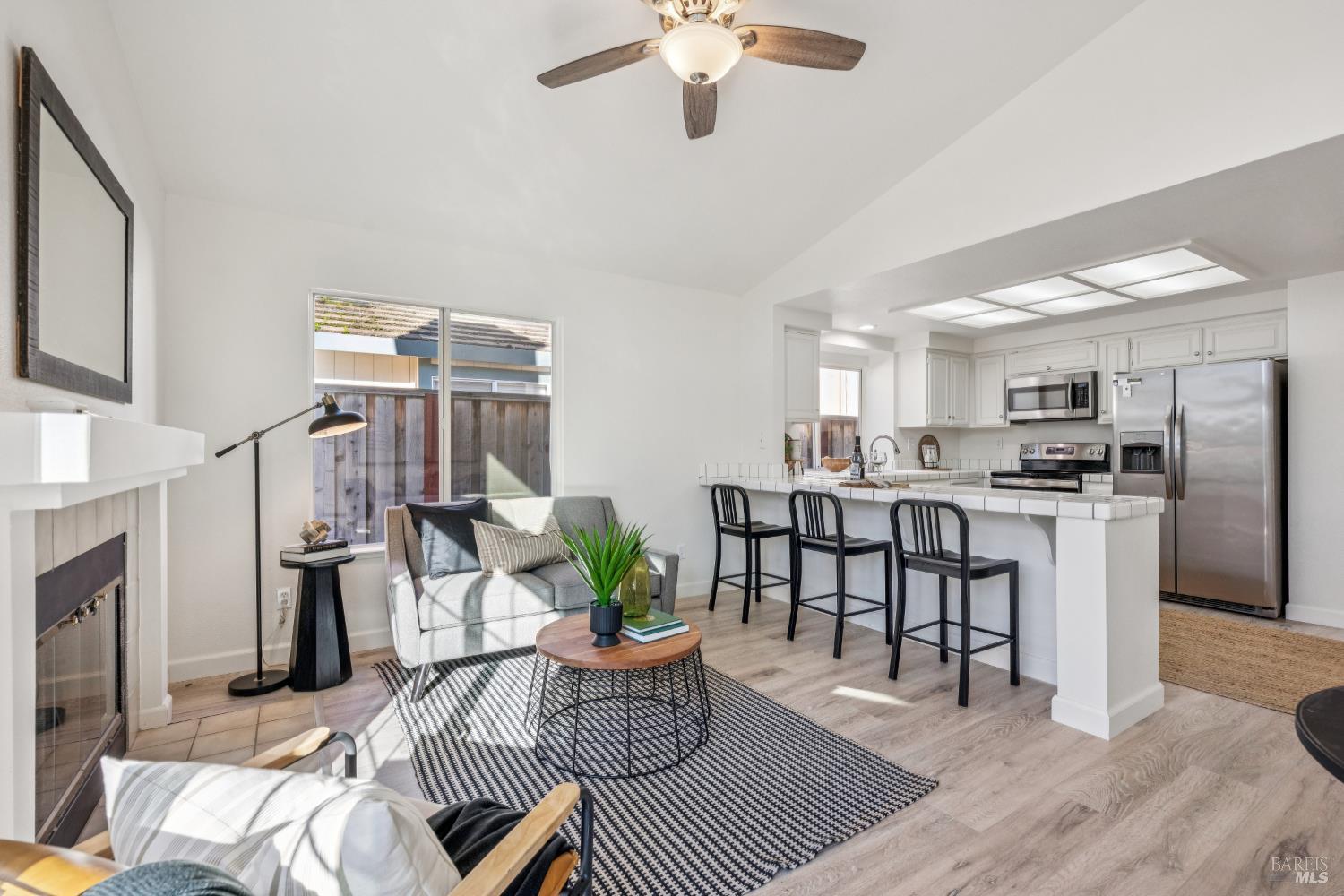 Detail Gallery Image 19 of 41 For 160 Flametree Cir, Windsor,  CA 95492 - 3 Beds | 2 Baths