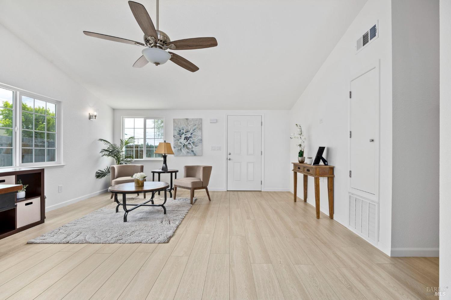 Detail Gallery Image 8 of 41 For 240 Rinaldo Dr, Vallejo,  CA 94589 - 3 Beds | 1 Baths