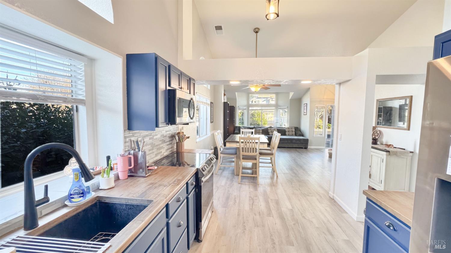 Detail Gallery Image 5 of 20 For 265 Ahern Ln, Dixon,  CA 95620 - 3 Beds | 2 Baths