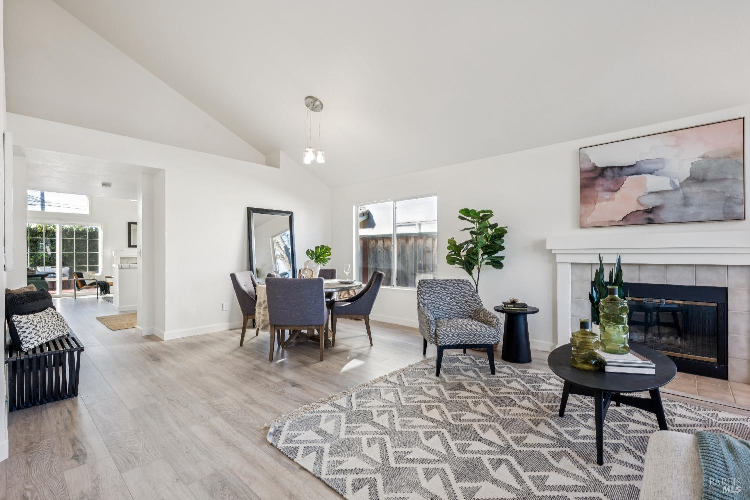Detail Gallery Image 9 of 41 For 160 Flametree Cir, Windsor,  CA 95492 - 3 Beds | 2 Baths