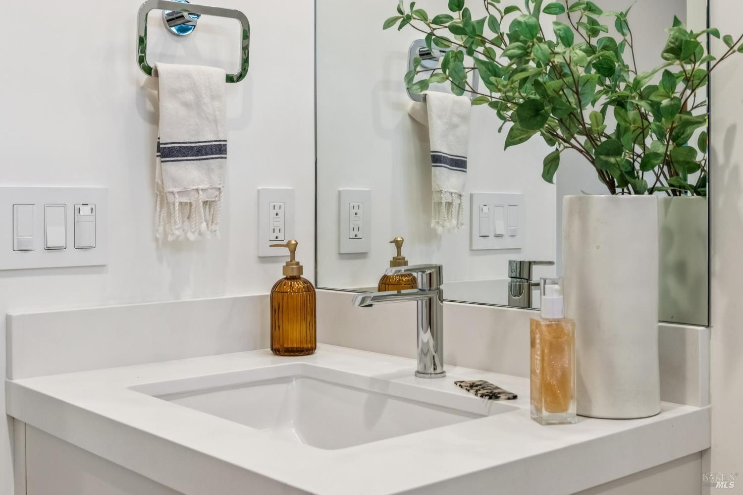 Detail Gallery Image 58 of 76 For 33 Fawn Dr, San Anselmo,  CA 94960 - 5 Beds | 4/1 Baths