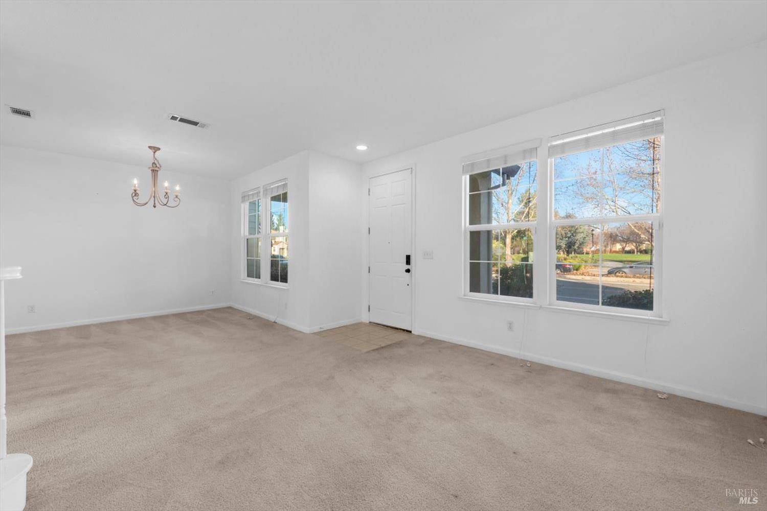 Detail Gallery Image 5 of 47 For 1325 Valley Glen Dr, Dixon,  CA 95620 - 3 Beds | 2/1 Baths