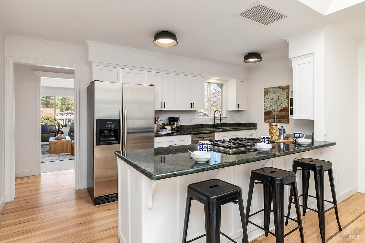 Detail Gallery Image 3 of 19 For 1125 Cambridge St, Novato,  CA 94947 - 3 Beds | 2 Baths