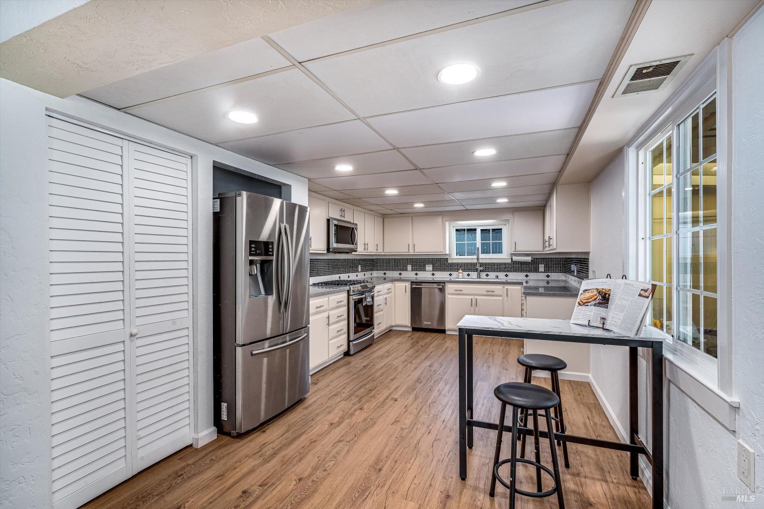 Detail Gallery Image 9 of 35 For 2164 Patton Ave, Napa,  CA 94559 - 4 Beds | 2 Baths