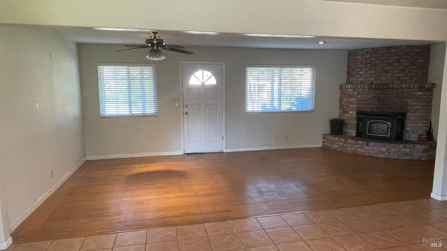 Detail Gallery Image 3 of 12 For 1798 Larry Dr, Santa Rosa,  CA 95403 - 2 Beds | 1 Baths