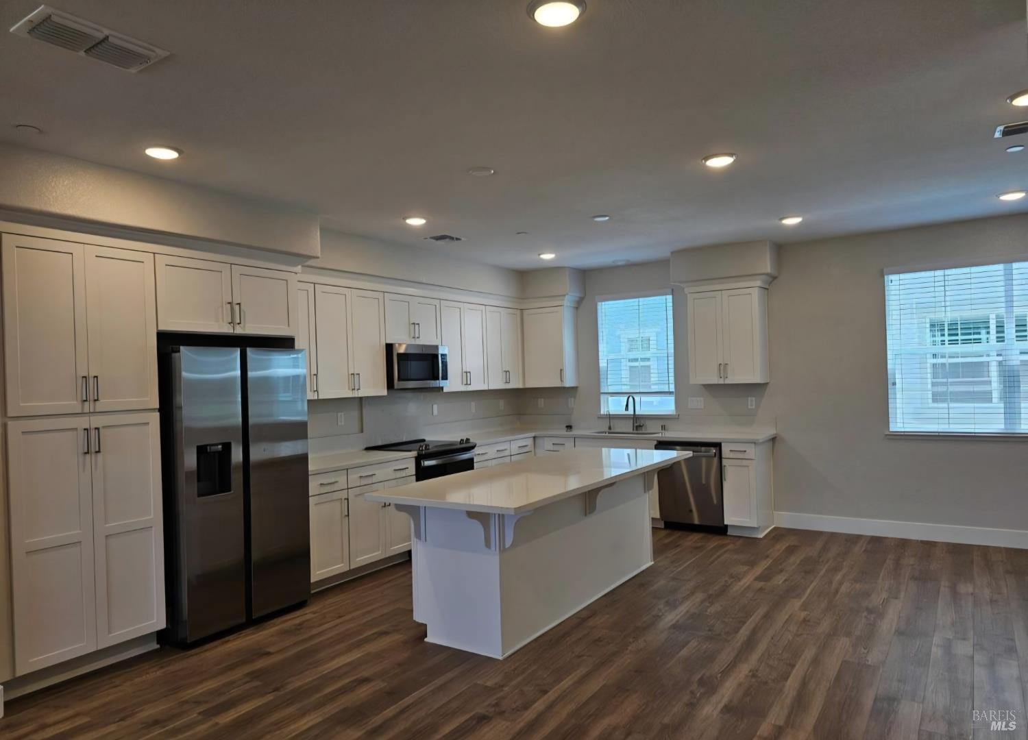 Detail Gallery Image 2 of 5 For 312 Pear Tree Ter #E,  Napa,  CA 94558 - 3 Beds | 2/1 Baths