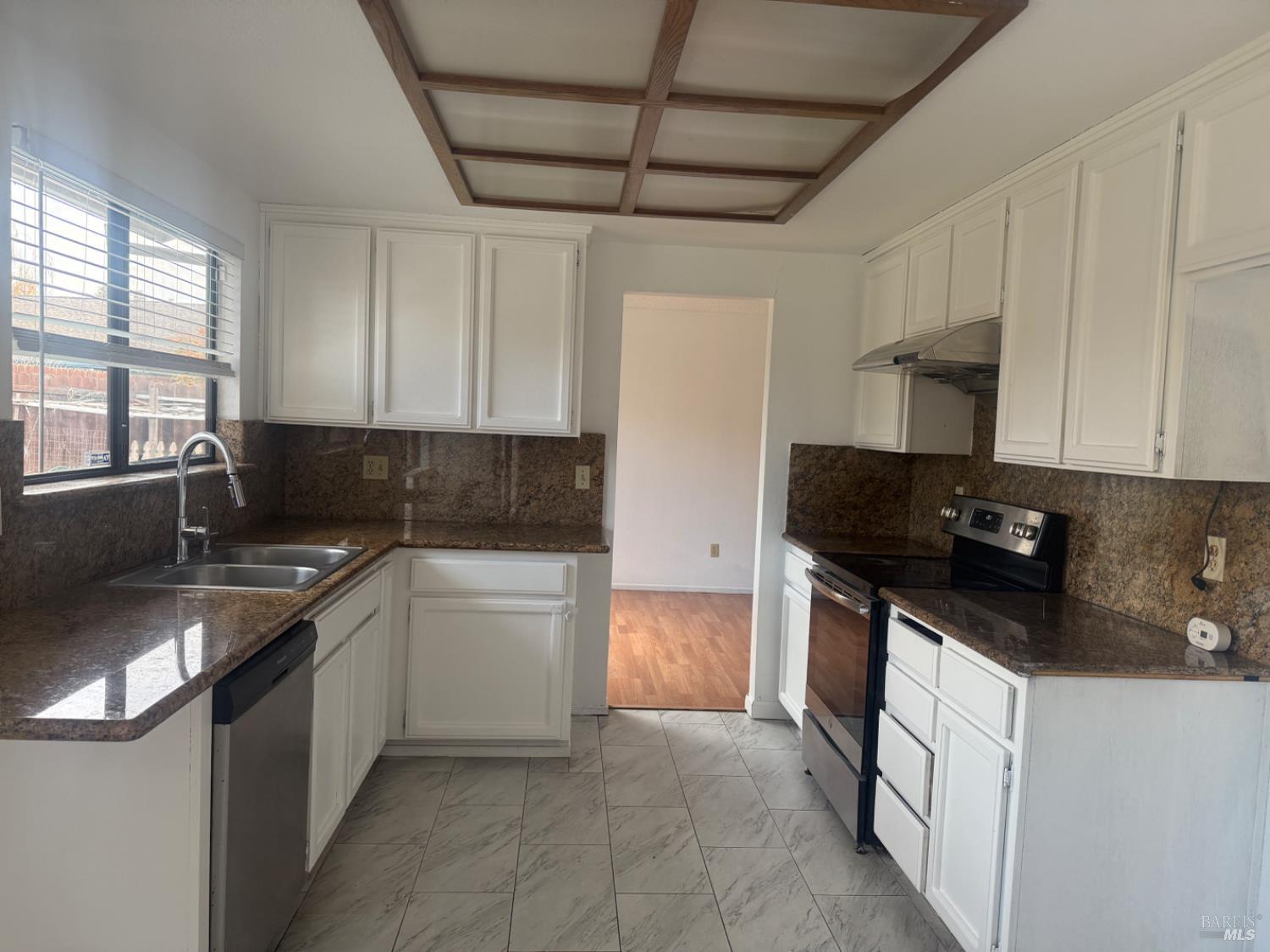 Detail Gallery Image 7 of 15 For 290 Kent Pl, American Canyon,  CA 94503 - 4 Beds | 2/1 Baths