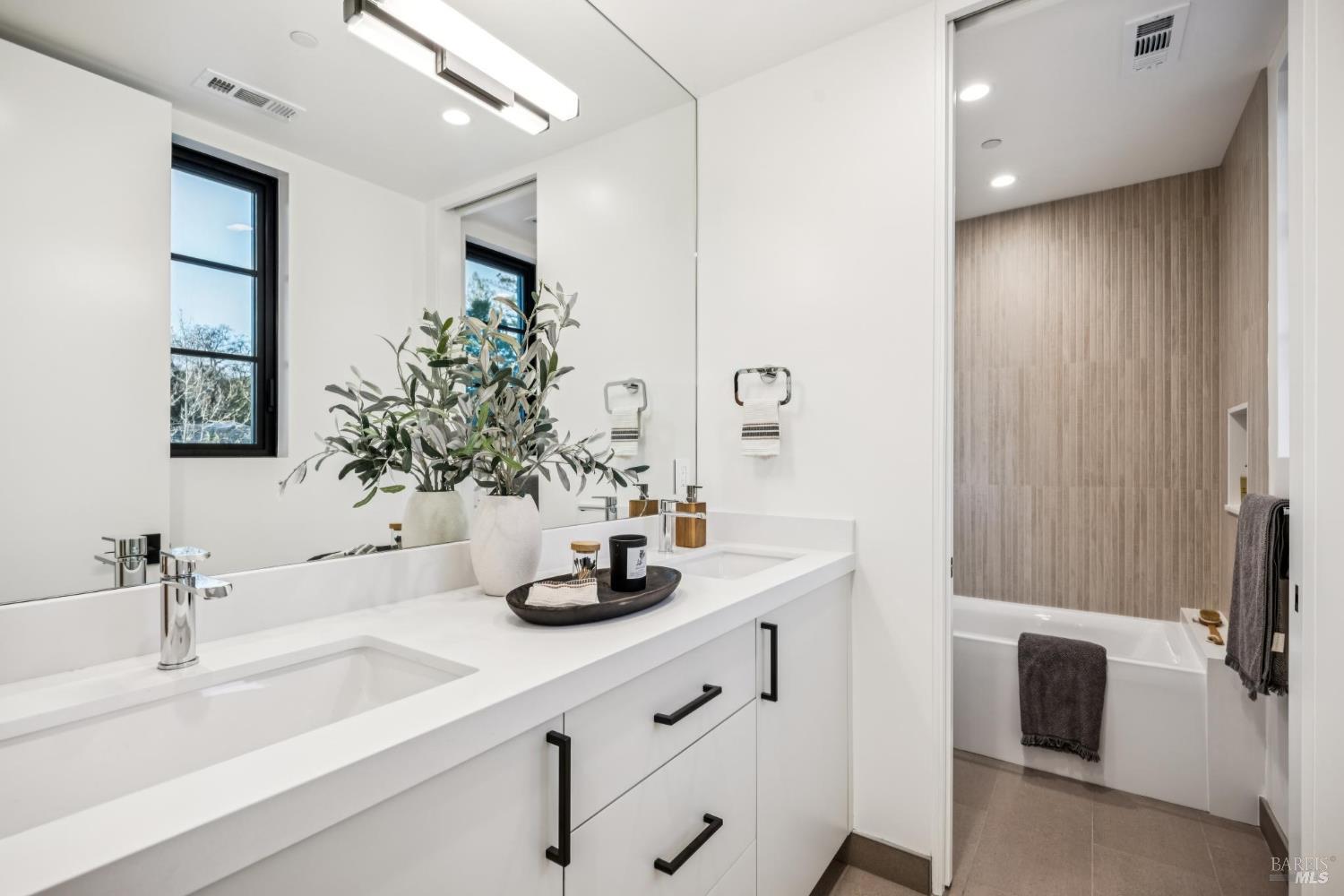 Detail Gallery Image 67 of 76 For 33 Fawn Dr, San Anselmo,  CA 94960 - 5 Beds | 4/1 Baths