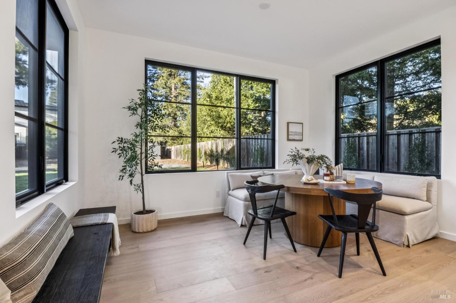 Detail Gallery Image 24 of 76 For 33 Fawn Dr, San Anselmo,  CA 94960 - 5 Beds | 4/1 Baths