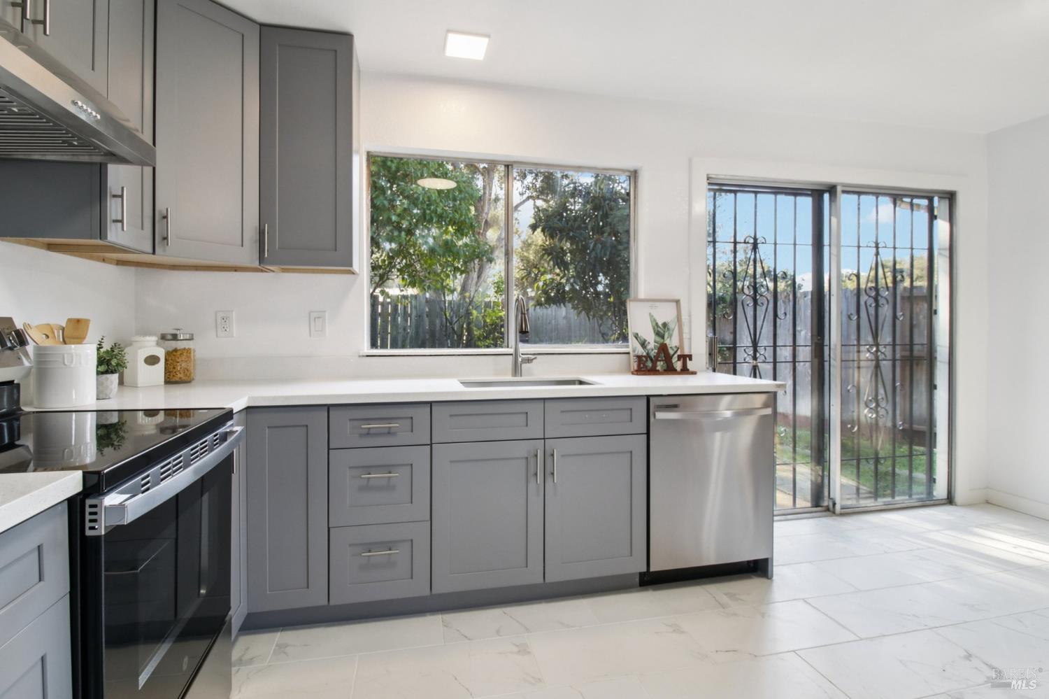 Detail Gallery Image 14 of 48 For 109 Birch St St, Vallejo,  CA 94589 - 2 Beds | 2 Baths