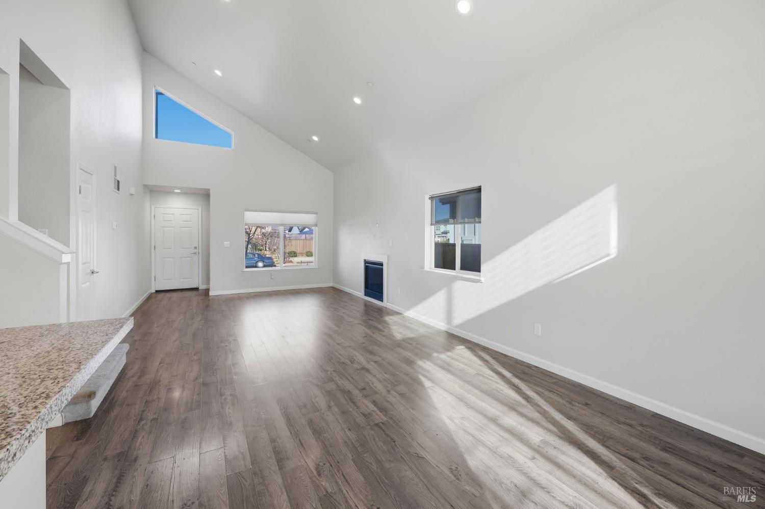 Detail Gallery Image 11 of 52 For 3505 Barnes Rd, Santa Rosa,  CA 95403 - 3 Beds | 2/1 Baths