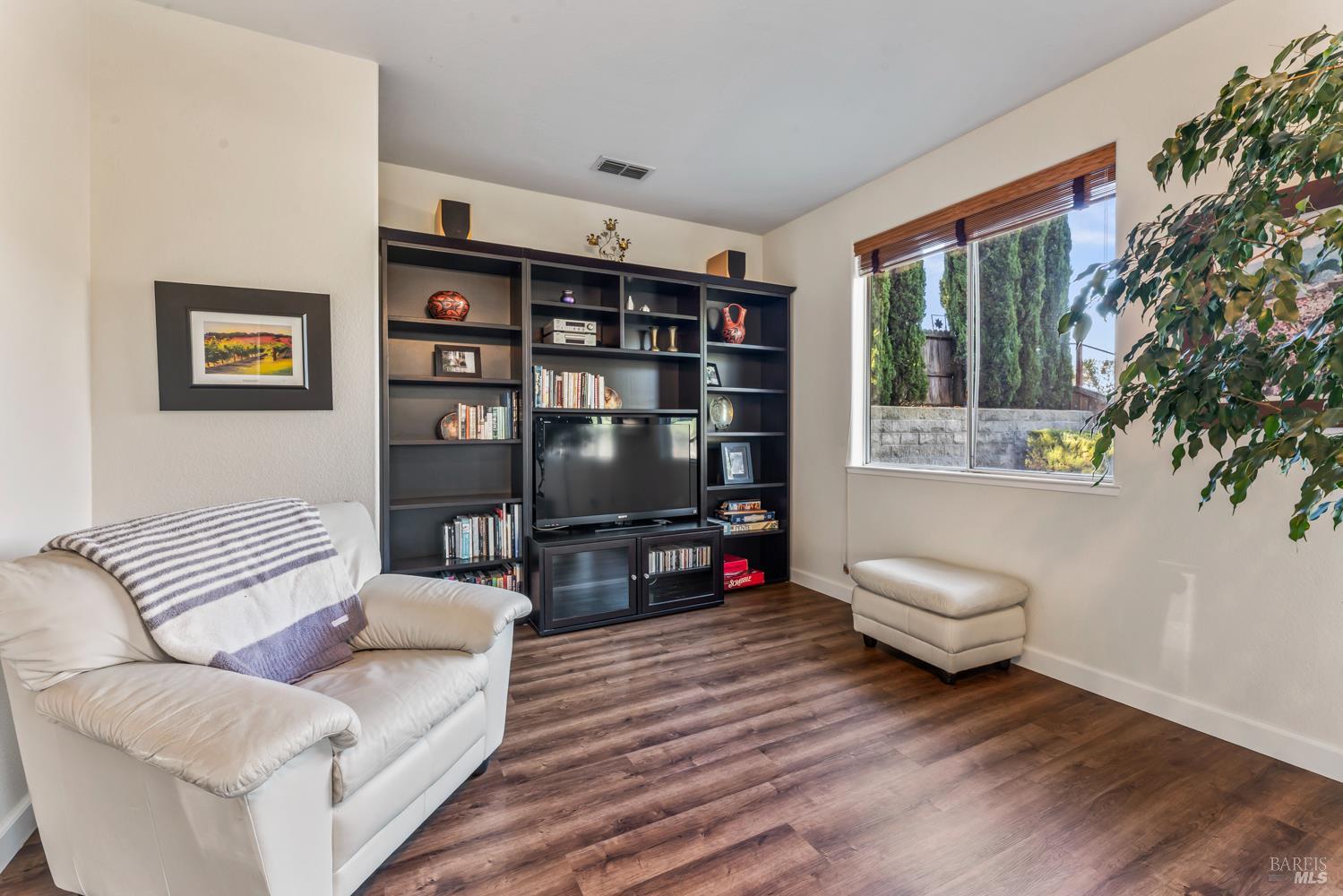 Detail Gallery Image 20 of 49 For 4134 Penny Ln, Vallejo,  CA 94591 - 3 Beds | 2/1 Baths