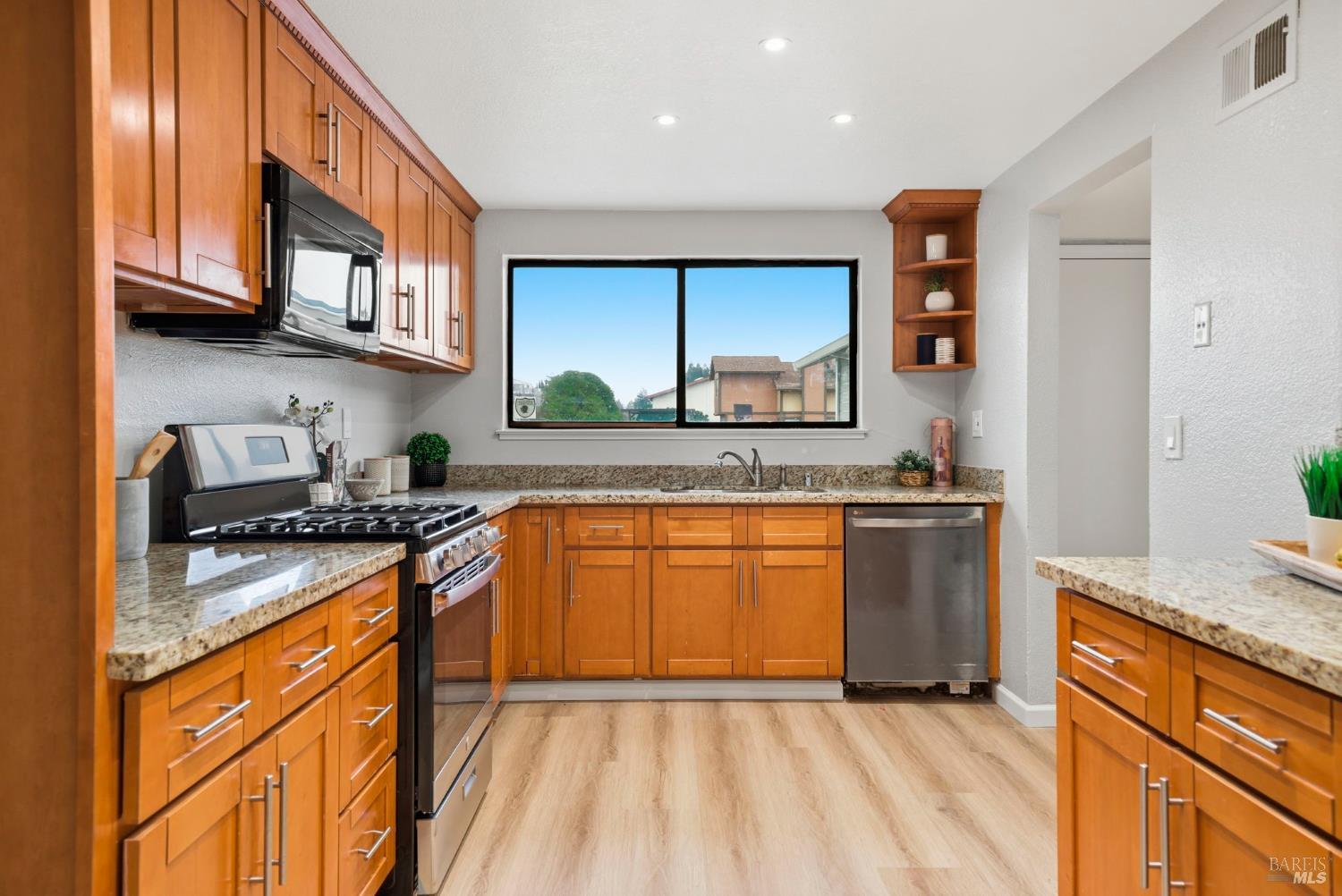 Detail Gallery Image 29 of 89 For 1129 Scott St, Fairfield,  CA 94533 - 4 Beds | 2/1 Baths