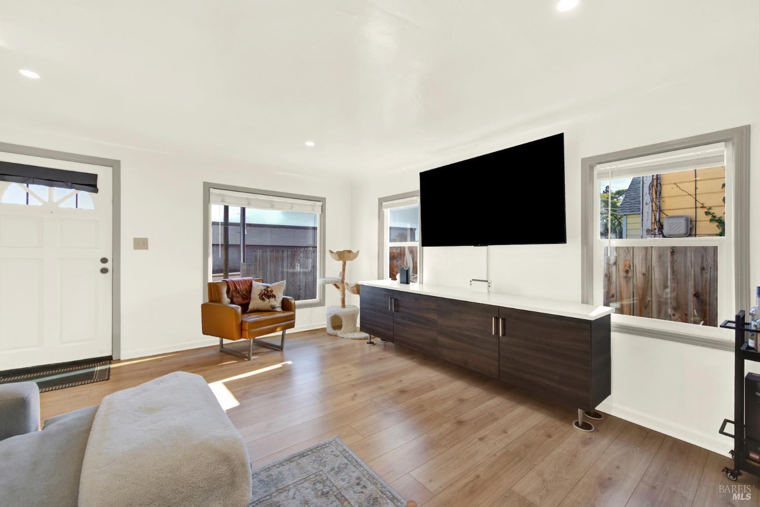 Detail Gallery Image 12 of 48 For 91 14th St, Vallejo,  CA 94590 - 2 Beds | 1 Baths