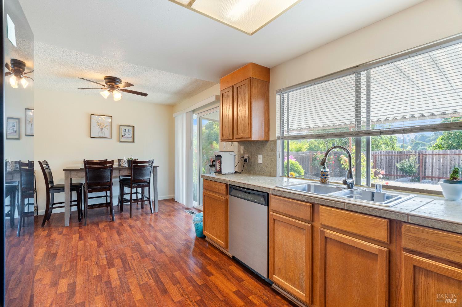 Detail Gallery Image 17 of 44 For 107 Lexington Dr, Vallejo,  CA 94591 - 3 Beds | 2/1 Baths