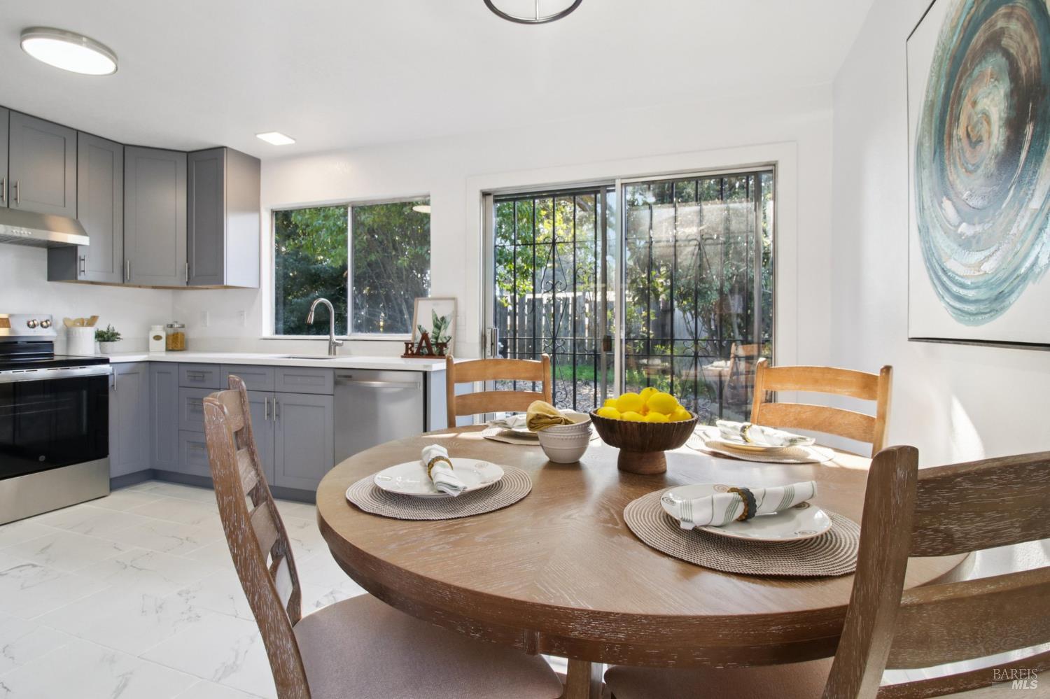 Detail Gallery Image 10 of 48 For 109 Birch St St, Vallejo,  CA 94589 - 2 Beds | 2 Baths