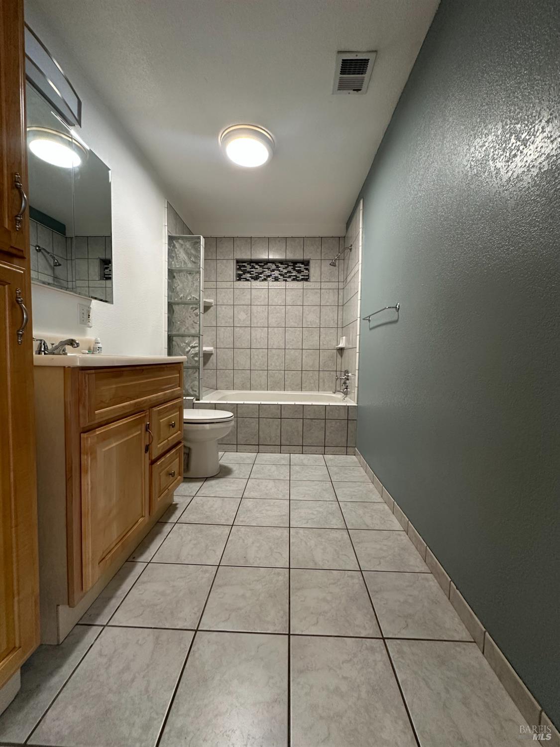 Detail Gallery Image 5 of 9 For 721 S Oak St, Ukiah,  CA 95482 - 3 Beds | 2 Baths