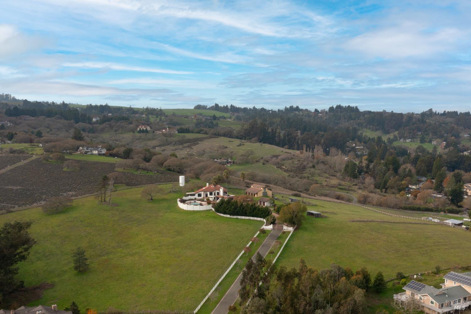 Detail Gallery Image 4 of 30 For 3336 Bloomfield Rd, Sebastopol,  CA 95472 - 4 Beds | 3/1 Baths