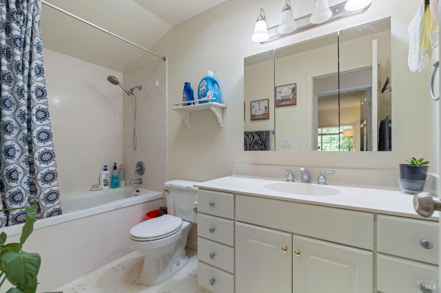 Detail Gallery Image 23 of 44 For 107 Lexington Dr, Vallejo,  CA 94591 - 3 Beds | 2/1 Baths