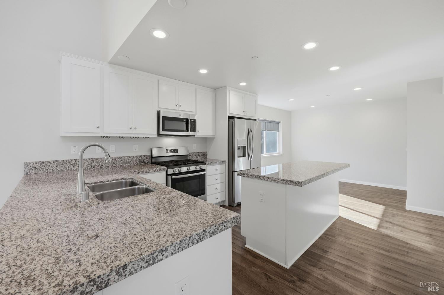 Detail Gallery Image 14 of 52 For 3505 Barnes Rd, Santa Rosa,  CA 95403 - 3 Beds | 2/1 Baths