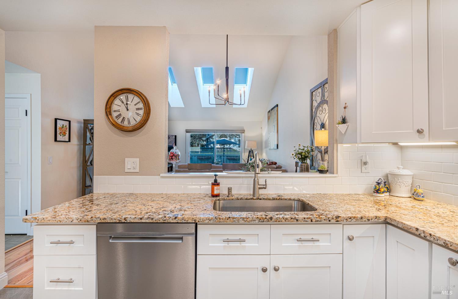 Detail Gallery Image 13 of 54 For 369 Singing Brook Cir, Santa Rosa,  CA 95409 - 2 Beds | 2 Baths