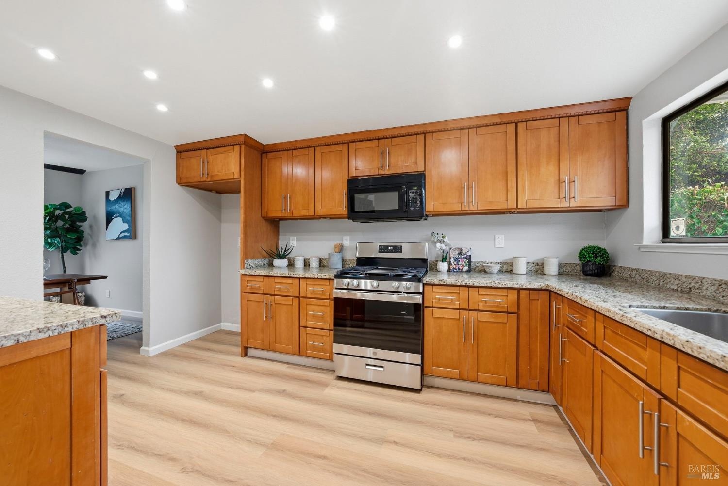 Detail Gallery Image 32 of 89 For 1129 Scott St, Fairfield,  CA 94533 - 4 Beds | 2/1 Baths