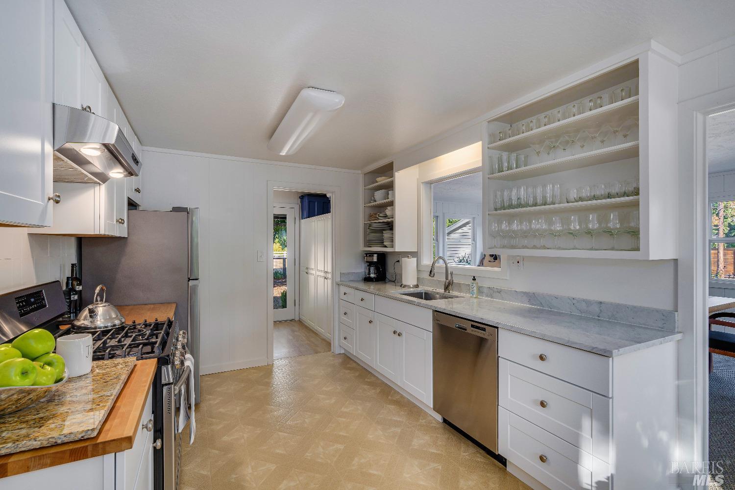 Detail Gallery Image 11 of 34 For 1234 Davis Ln, Saint Helena,  CA 94574 - 2 Beds | 1/1 Baths