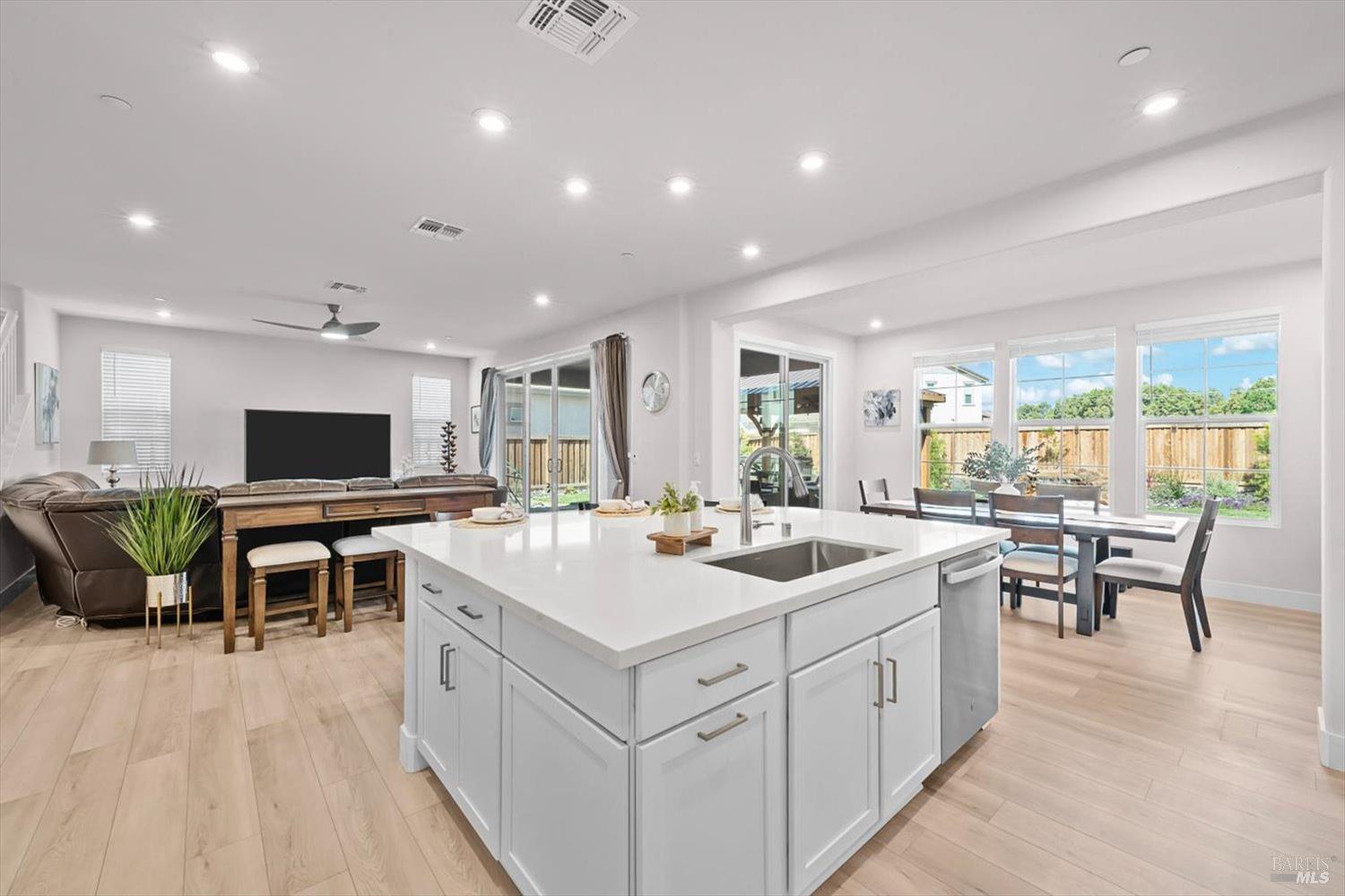 Detail Gallery Image 18 of 81 For 1532 Base Ct, Dixon,  CA 95620 - 4 Beds | 3 Baths