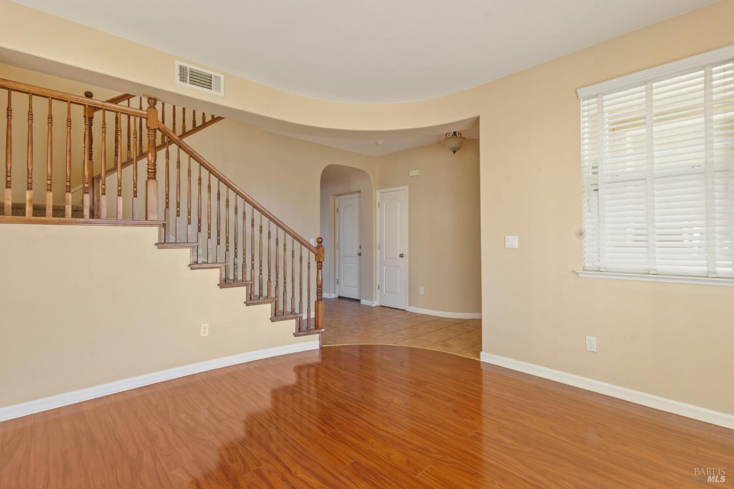 Detail Gallery Image 5 of 48 For 5018 Brown Ln, Fairfield,  CA 94533 - 3 Beds | 2/1 Baths