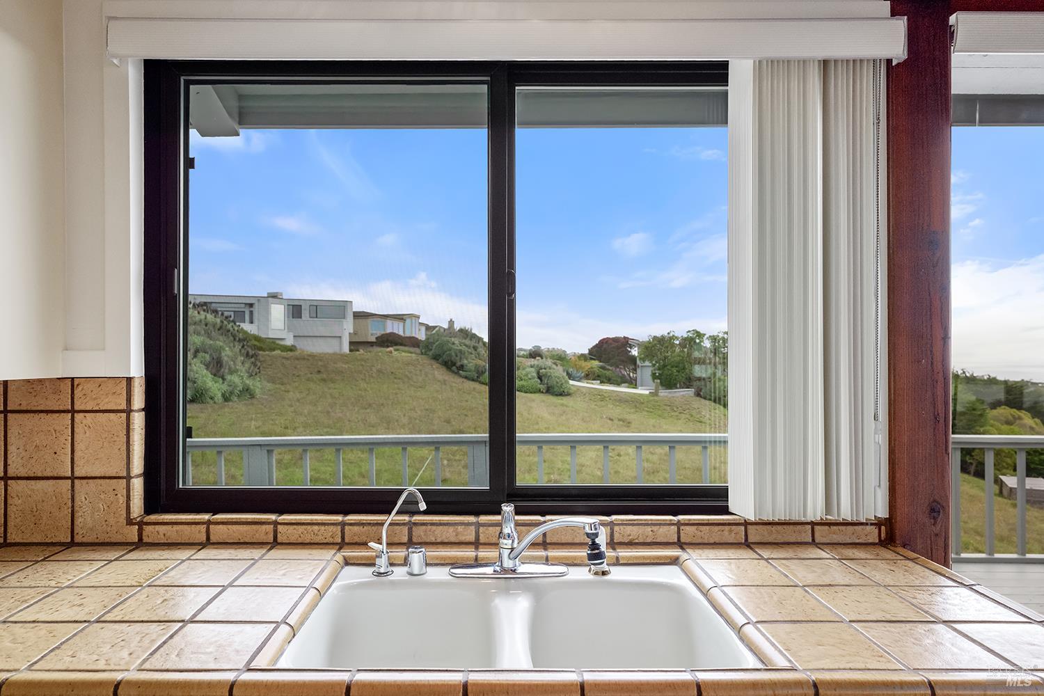 Detail Gallery Image 11 of 28 For 190 Starboard Ct, Bodega Bay,  CA 94923 - 3 Beds | 2 Baths