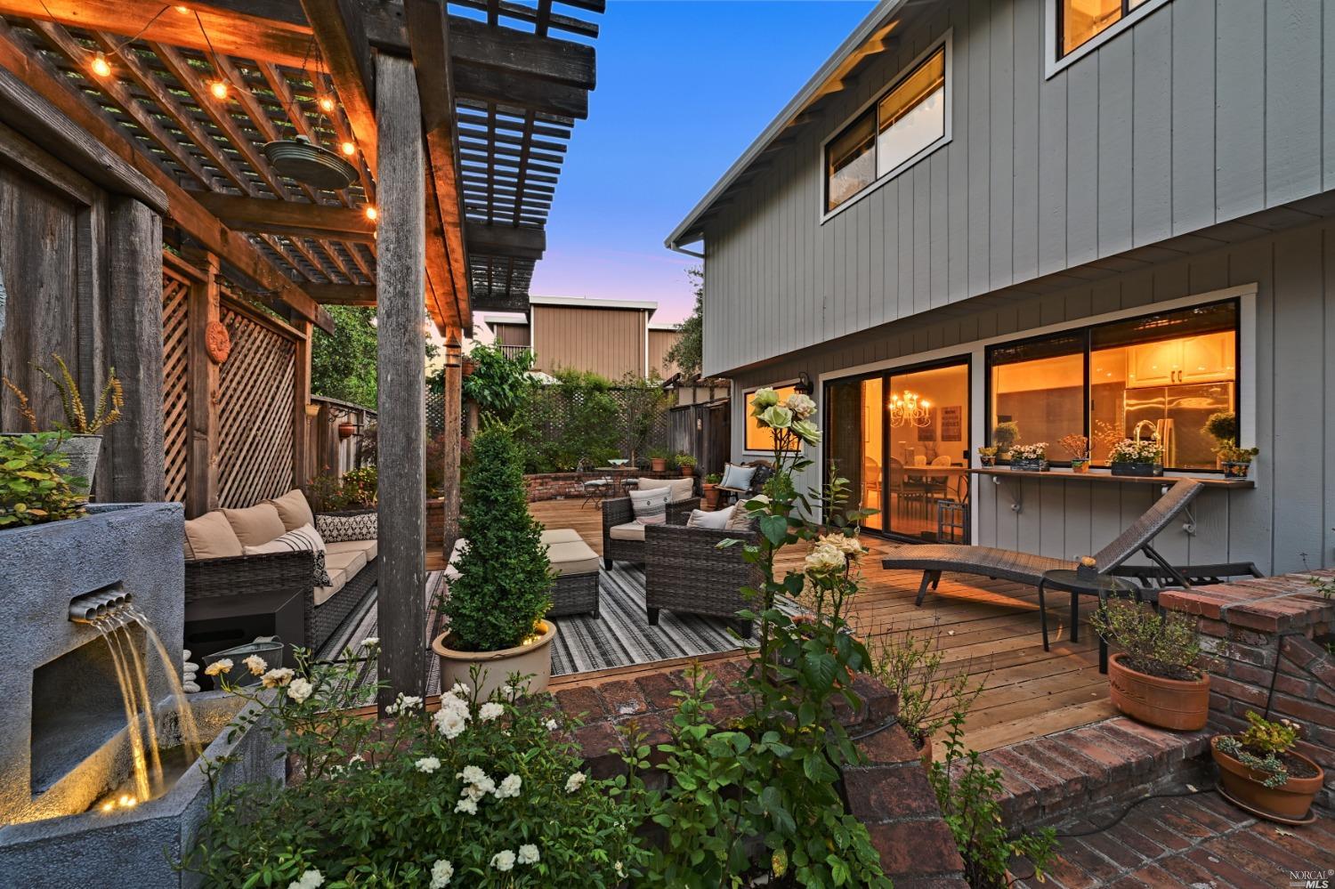 Detail Gallery Image 5 of 39 For 117 Michele Cir, Novato,  CA 94947 - 4 Beds | 3 Baths