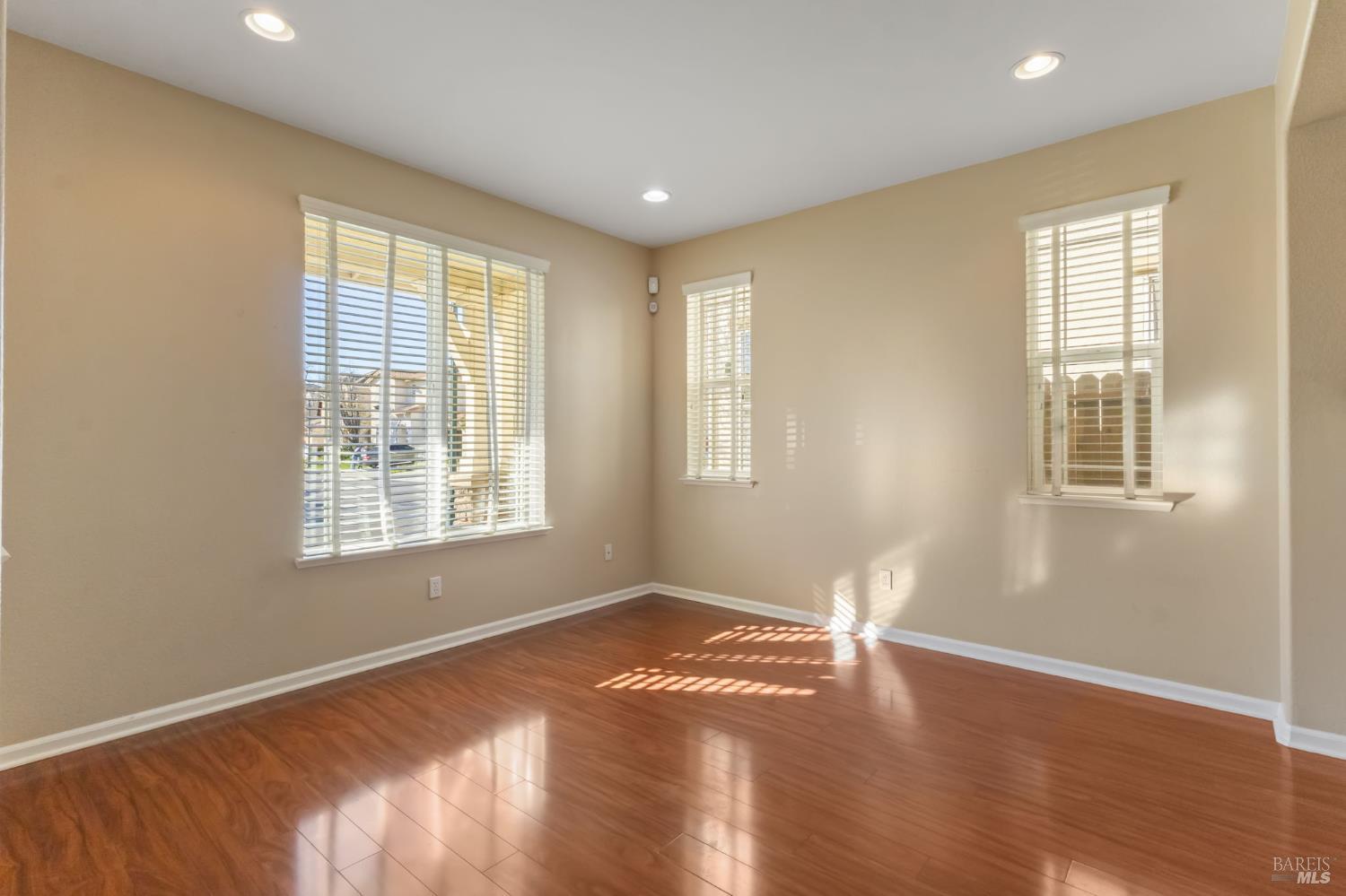 Detail Gallery Image 3 of 48 For 5018 Brown Ln, Fairfield,  CA 94533 - 3 Beds | 2/1 Baths