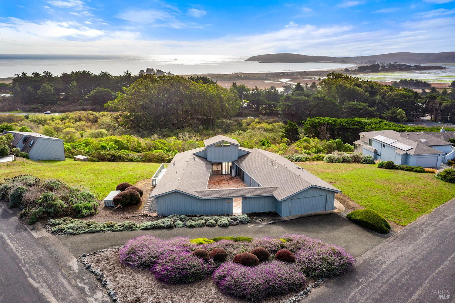 Detail Gallery Image 2 of 28 For 190 Starboard Ct, Bodega Bay,  CA 94923 - 3 Beds | 2 Baths