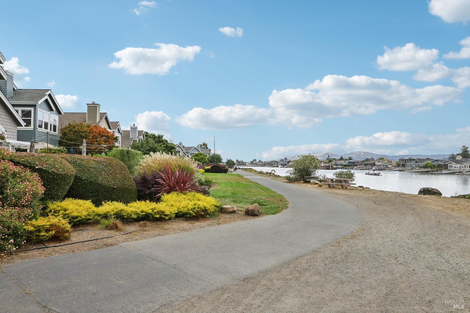 Detail Gallery Image 50 of 64 For 290 via Casitas Unkn #206,  Greenbrae,  CA 94904 - 3 Beds | 2 Baths