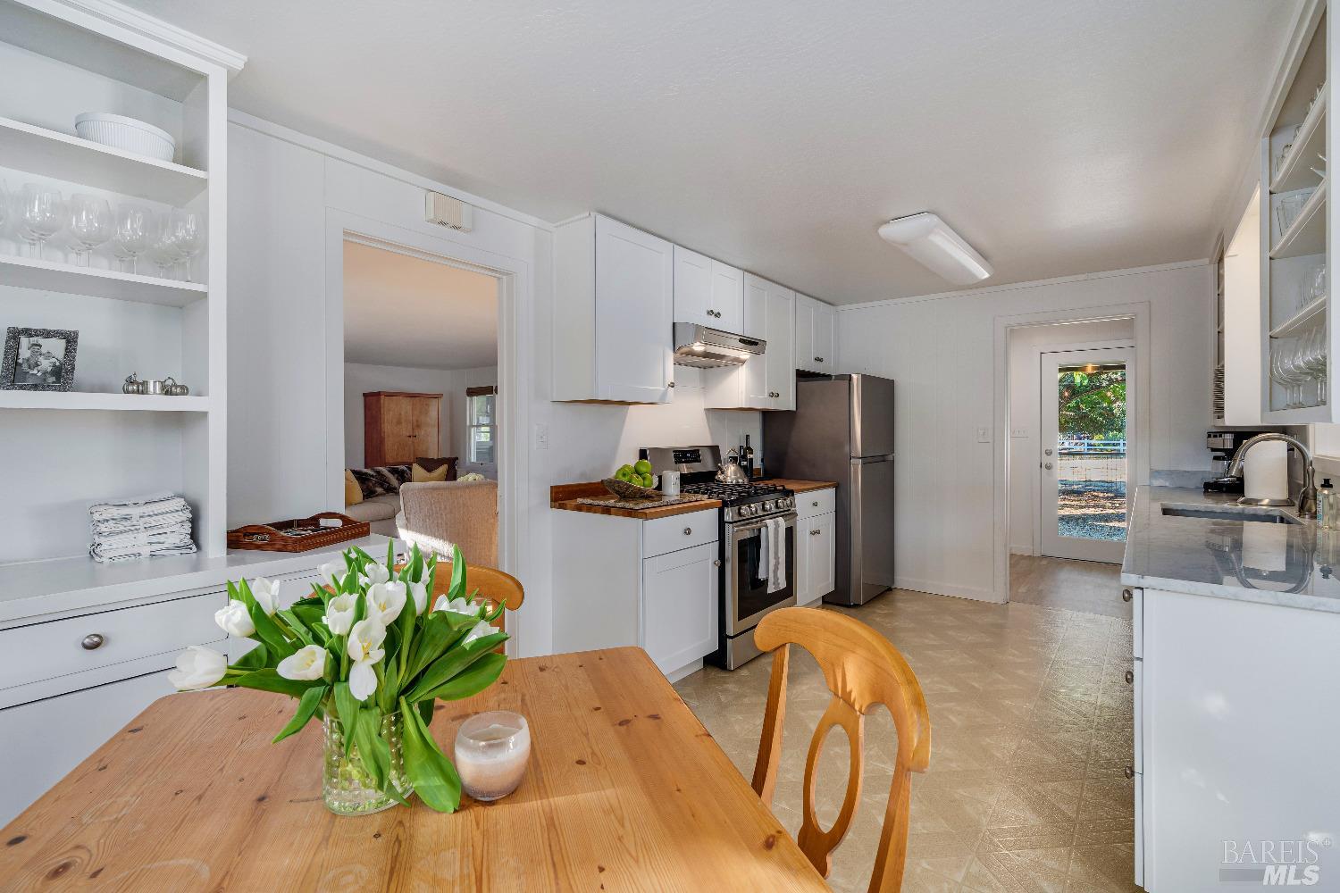 Detail Gallery Image 9 of 34 For 1234 Davis Ln, Saint Helena,  CA 94574 - 2 Beds | 1/1 Baths